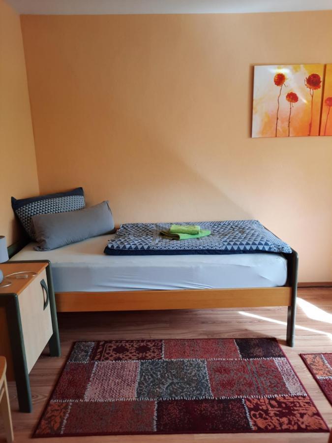 Monteur- Und Ferienwohnung In Hainichen - Obergeschoss Oder Dachgeschoss - Familie Weber Bockendorf 外观 照片