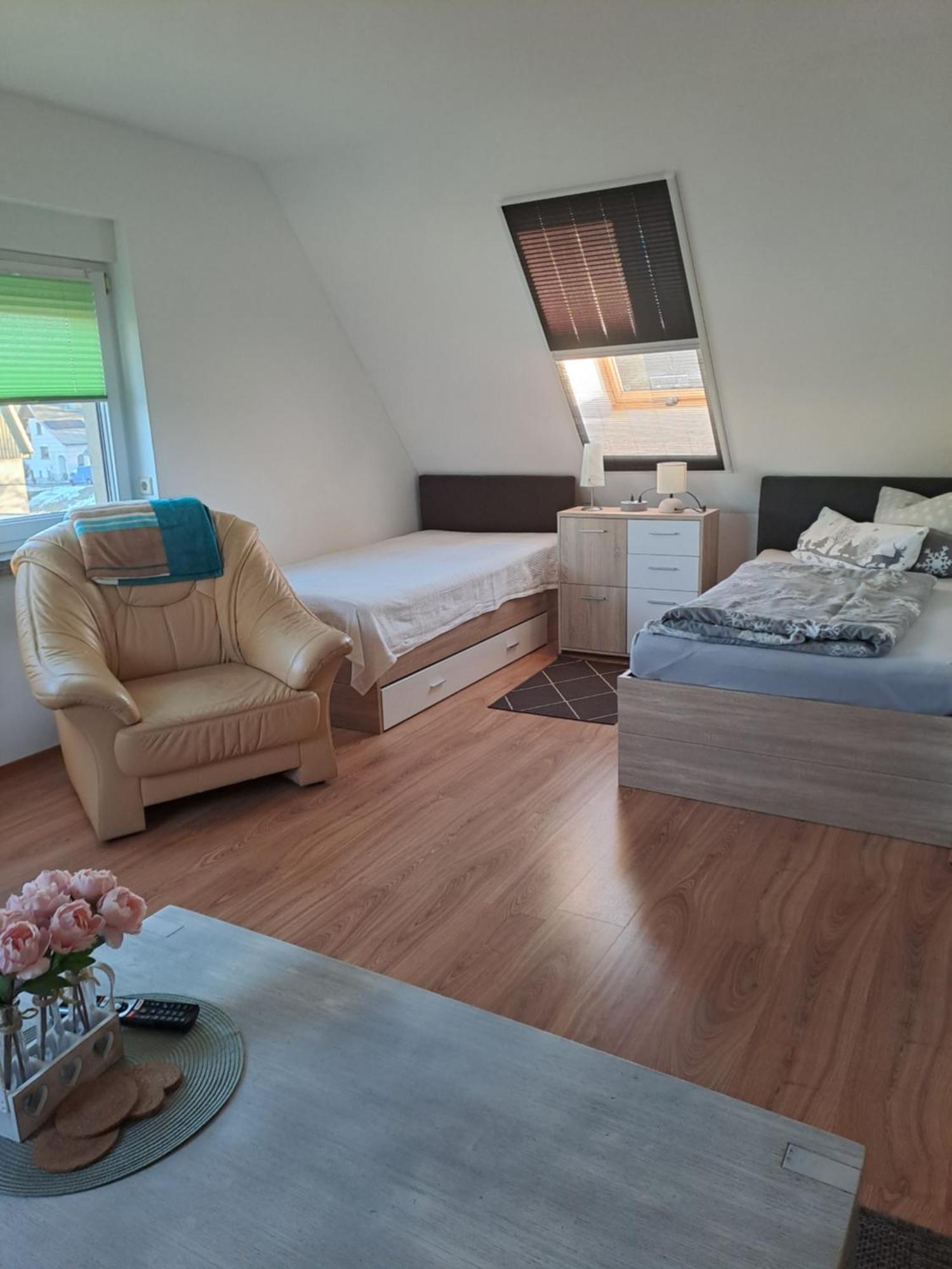 Monteur- Und Ferienwohnung In Hainichen - Obergeschoss Oder Dachgeschoss - Familie Weber Bockendorf 外观 照片